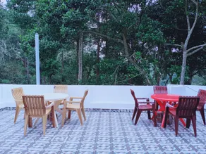 White Housse Inn - Image 5