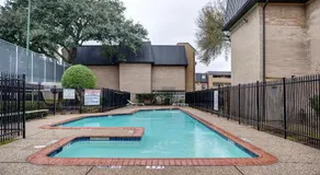 Spacious 3BR, 2BA Condo near Medcenter & NRG - Image 3