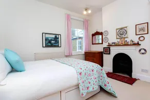 Veeve - Alwyn Avenue - Image 3
