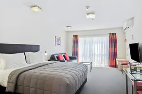 Tussock Peak Lodge - Image 2
