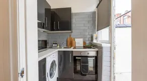 Luxury 1-Bed Apartment Near city centre and North Manchester General Hospital - Image 3