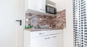Affordable Apartment 6 Minutes from Lugner City Sleeps 3 - Image 3