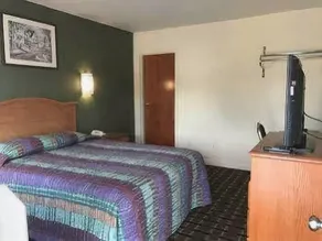 Shangri-La Motel - Image 2
