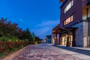 Floral Lux Hotel·Yu Homestay (Dalian Hongqigu Branch) - Image 5