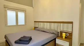 Apartamento nuevo, 2 dormitorios, patio y garaje - Image 2