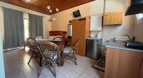 Mimosa Apartments with Pool - Image 5