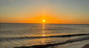 Beachside Blue Escape, Steps to Beach, Walkable Area!!! - Image 4