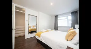 Spacious Chessington home with parking & garden - Image 2