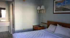 High Seas Motel - Image 4