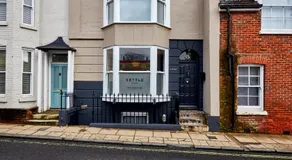 Settle in Winchester - Stylish Self Check-In Rooms - Image 5