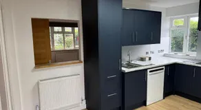 4 Bed House - Sleeps 10 - Pets - Parking - Wifi - Image 3
