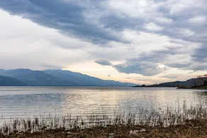 Charming Villa on the Shore of Sapanca Lake near Kartepe - Image 3