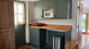 Cottage 7 mins from Henley with gated parking - Image 3