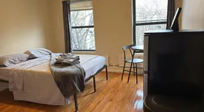 New York City Guesthouse 3 - Image 2