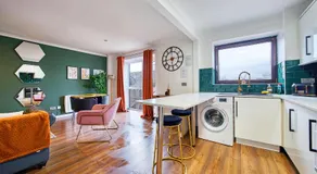 New Slick Finnieston Pad w/ Free Parking - Image 3