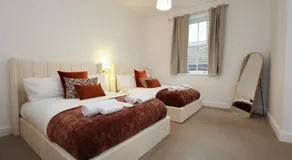 Beautiful Apartment Located on Ledbury High Street- Sleeps up to 8! Dog Friendly - Image 2