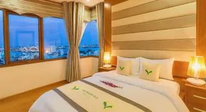 Moonlight Hotel & Suites - Highfloor view of the city center and Dragon Bridge - Image 2