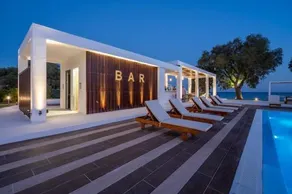Kamari Plus Hotel - Image 5