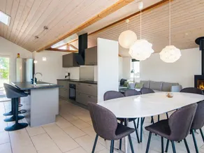 Lyxigt strandhus med spa - Image 2