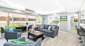 Fully Renovated 2BR and 2BA Near Waikiki Beach with Parking - Image 3