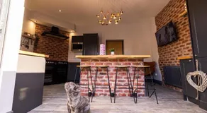 Town center cottage with Hot tub - Image 3