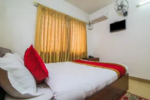 OYO 358 Hotel Rose Star - Image 5