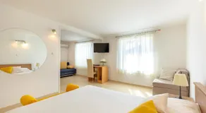 Villa Misita Elegant SeaView Rooms - Image 2