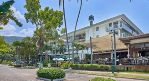 Luxury 2 Bed Palm Cove Unit, Pool & Partial Ocean View from 2nd Floor - Image 4