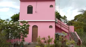 Casa Rosa da Ilha - Suíte com Ar-condicionado e Jardim Amplo - Image 3