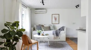 Modern cottage with sunny terrace - Image 2
