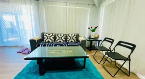 Beautiful home Queen bed near train station - Image 5