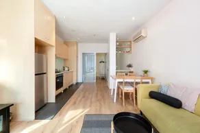 Chic Apartment in Heart of Adelaide - Image 5