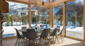 Les 5 luxueuses ​chambres et 4 salles de bains du Chalet Montana garantissent un séjour parfait au - Image 2