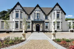 Carlton Manor Hotel - Image 5