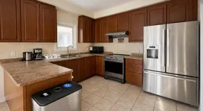 Private King Bedroom with TV, Workspace, Dresser & Mini Fridge in Brampton Shared Home - 3 Baths, Full Kitchen, WiFi, Laundry & Deck - Near GO Station, Ideal for Work & Couples! - Image 3