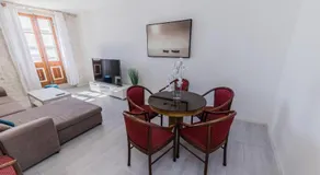 A 1 - spacious apt on the seafront with terrace - Image 2