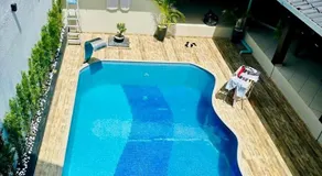 House with four suites with pool and garage - Image 3