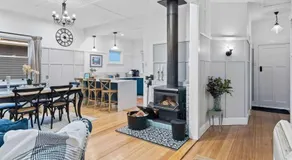 Beautifully Renovated Retreat Modern Comfort with Outdoor Entertaining - Image 1