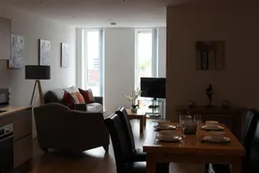 Deluxe Two bedroom in Central Bracknell - Image 4
