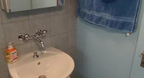 kleines Doppelzimmer mit Dusche WC - Image 3