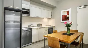 Gladstone Downtown Central Apartment Hotel Official - Image 4