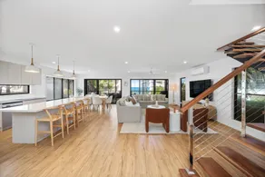Bright Beachside Family House with Ocean Views - Image 3