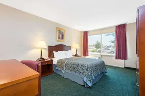 Sky Palace Inn and Suites Wichita East - Image 2