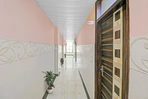 OYO 90274 Hotel Knight Inn - Image 4