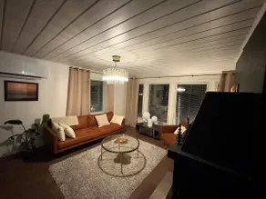 Cozy & Spacious House with Sauna & Free Parking - Image 2