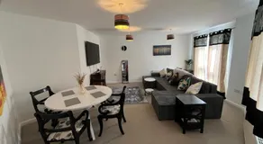Tardis Townhouse - Spacious and Comfortable - Image 2