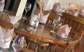 OYO Rose & Crown Hotel - Image 2