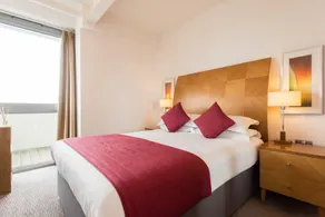 PREMIER SUITES Nottingham - Image 2