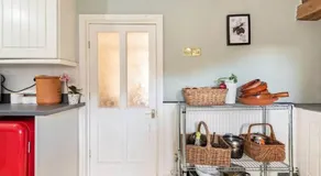 Quirky Homestay Cottage, 2 Bedrooms can be booked separately - with Guest Lounge 8 mins from Holmfirth - Image 3