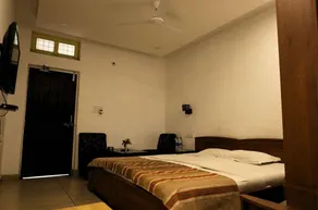 MPT Tourist Bungalow, Chitrakoot (1 KM from Ram Ghat) - Image 2